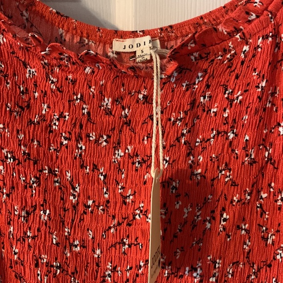 Red floral dress. Size small. Runs a little big due to smocking on the front. - Picture 3 of 6